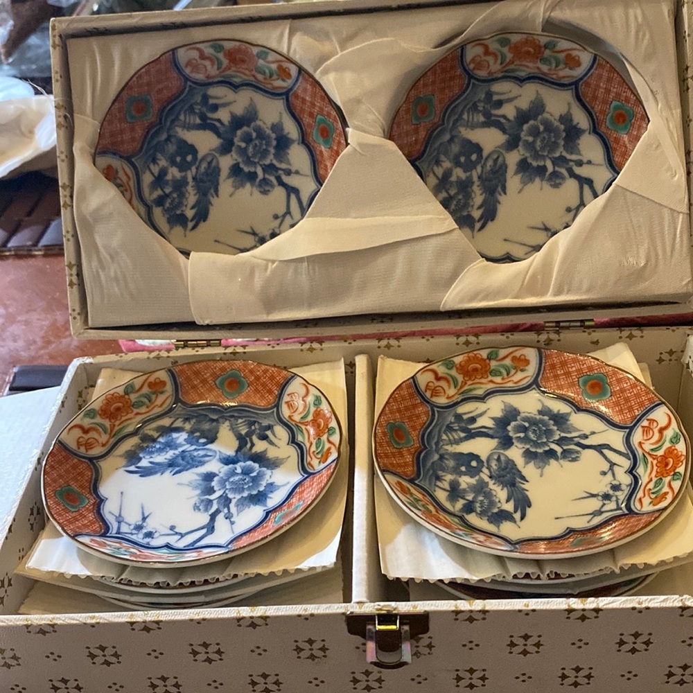 Vintage rare oriental 4 1/2” small plates with original display box